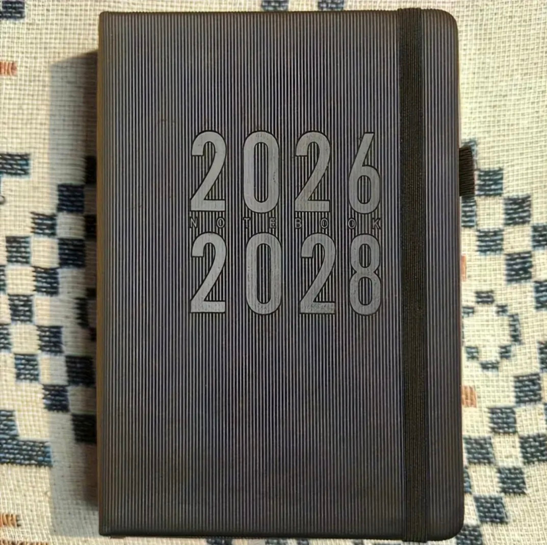 Agenda mensuel A5 2026–2028  + stylo motivant offert